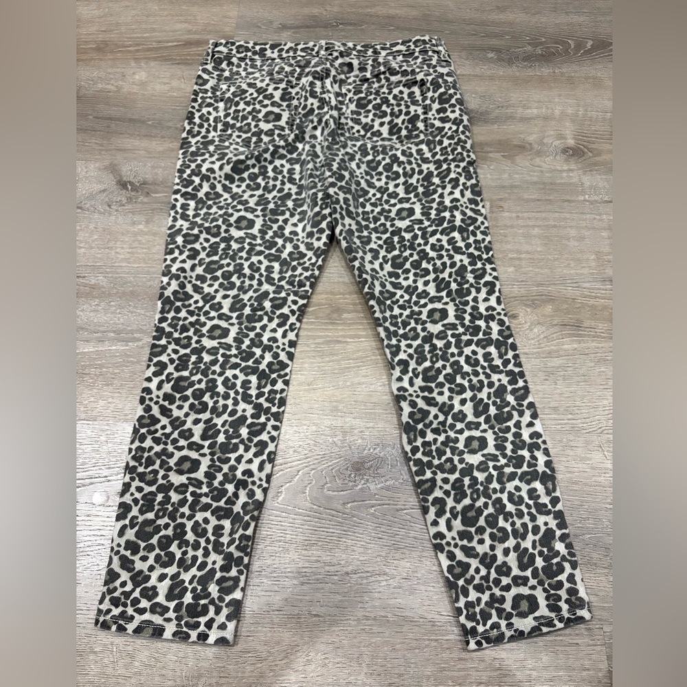 Ann Taylor. Loft. Women’s leopard print modern skinny jean. Size 30/10. - Picture 4 of 8